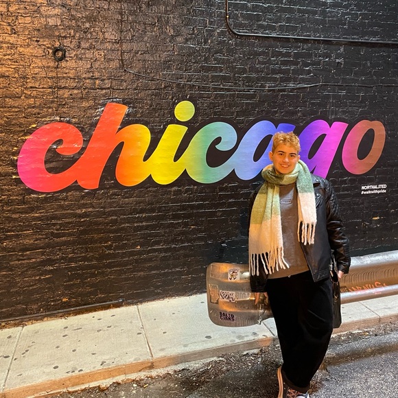 Meet your Posher, Ash - Picture 5 of 6